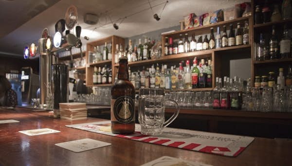Drink a cold beer at Marmotte d´Or pub in Morzine 