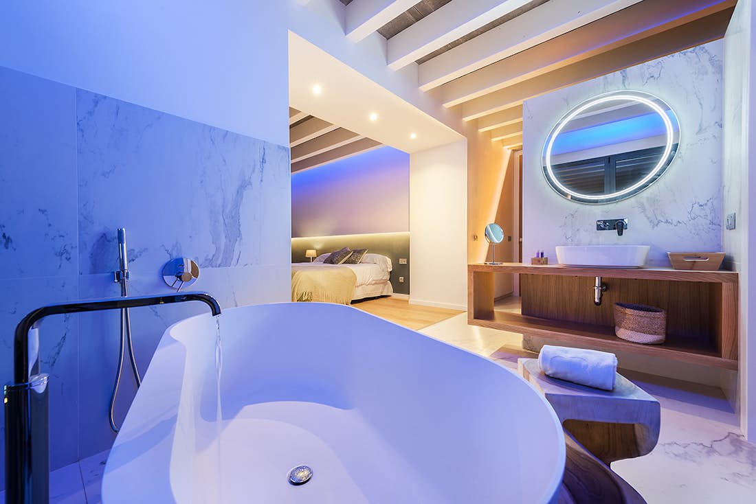 Majorque location - Villa Sky - Chambre double confortable avec vue sur le paysage villa Sky de luxe avec vues méditerranéennes à Mallorca
