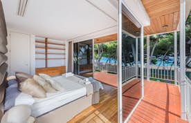 Mallorca accommodation - Villa Mediterrania I  - Luxury double ensuite bedroom sea view beach access villa Mediterrania Mallorca