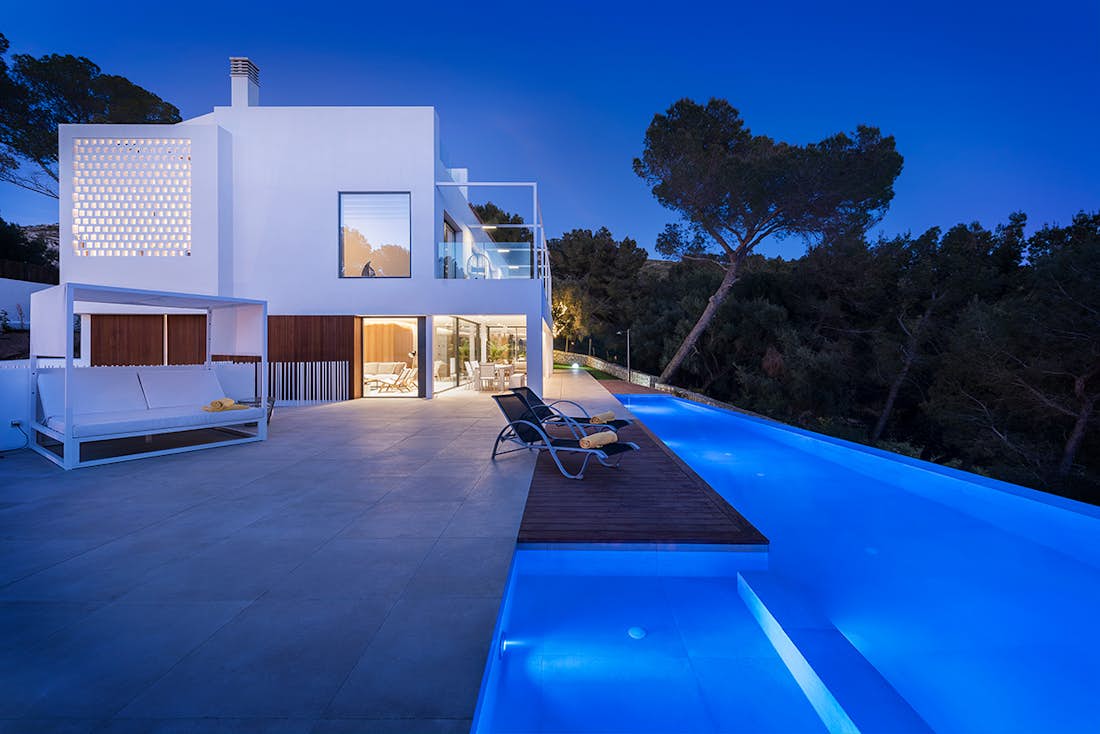 Majorque location - Villa Sky - Une grande terrasse avec vue sur la mer dans le villa Sky de luxe avec piscine privée à Mallorca
