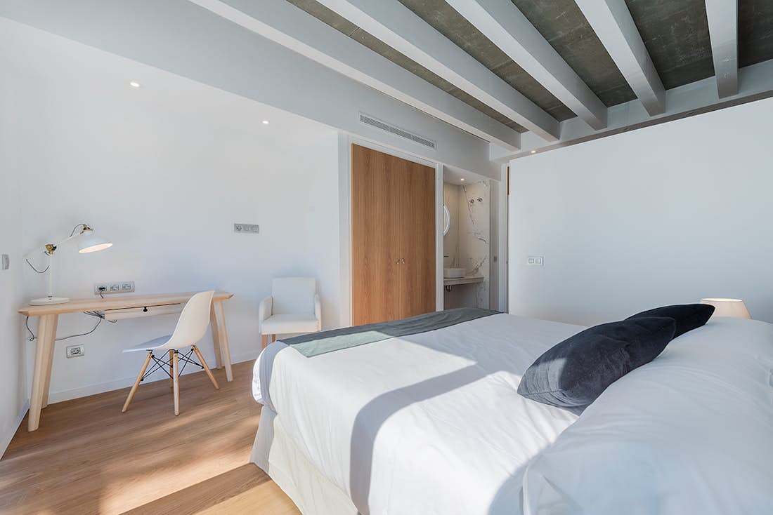 Mallorca alojamiento - Villa Sky - Cosy double bedroom with landscape views at sea view villa Sky in Mallorca