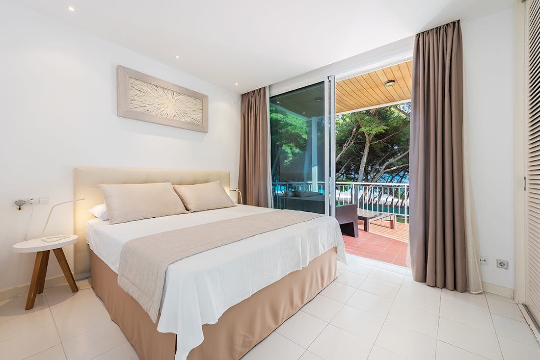 Mallorca accommodation - Villa Mediterrania II - Cosy double bedroom at Private pool villa Mediterrania in Mallorca
