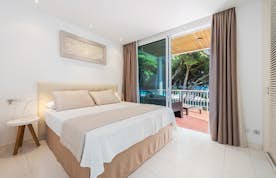 Luxury double ensuite bedroom sea view beach access villa Mediterrania Mallorca