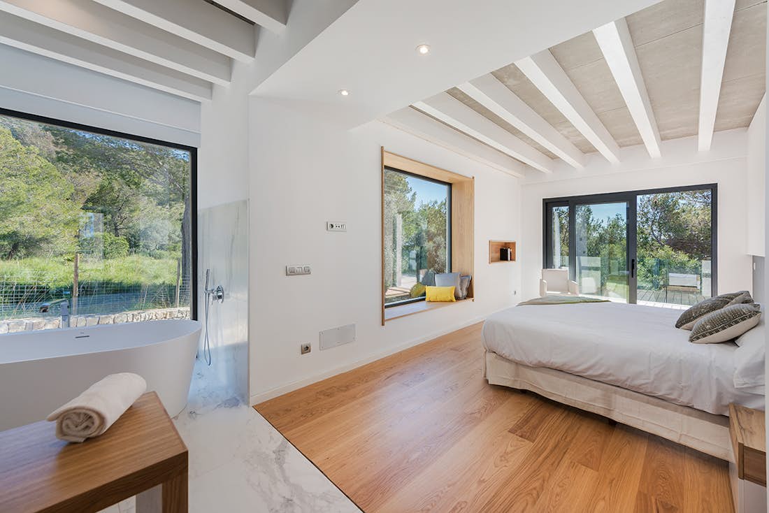 Chambre double moderne salle de bain villa Sky de luxe familial Mallorca