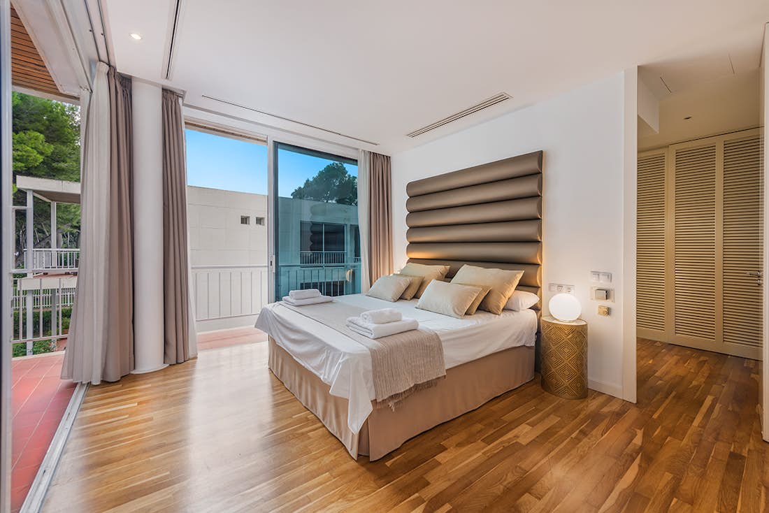 Mallorca accommodation - Villa Mediterrania I  - Luxury double ensuite bedroom with sea view at Private pool villa Mediterrania in Mallorca