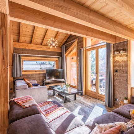 Apartment for 11 guests in Morzine | Emerald Stay
