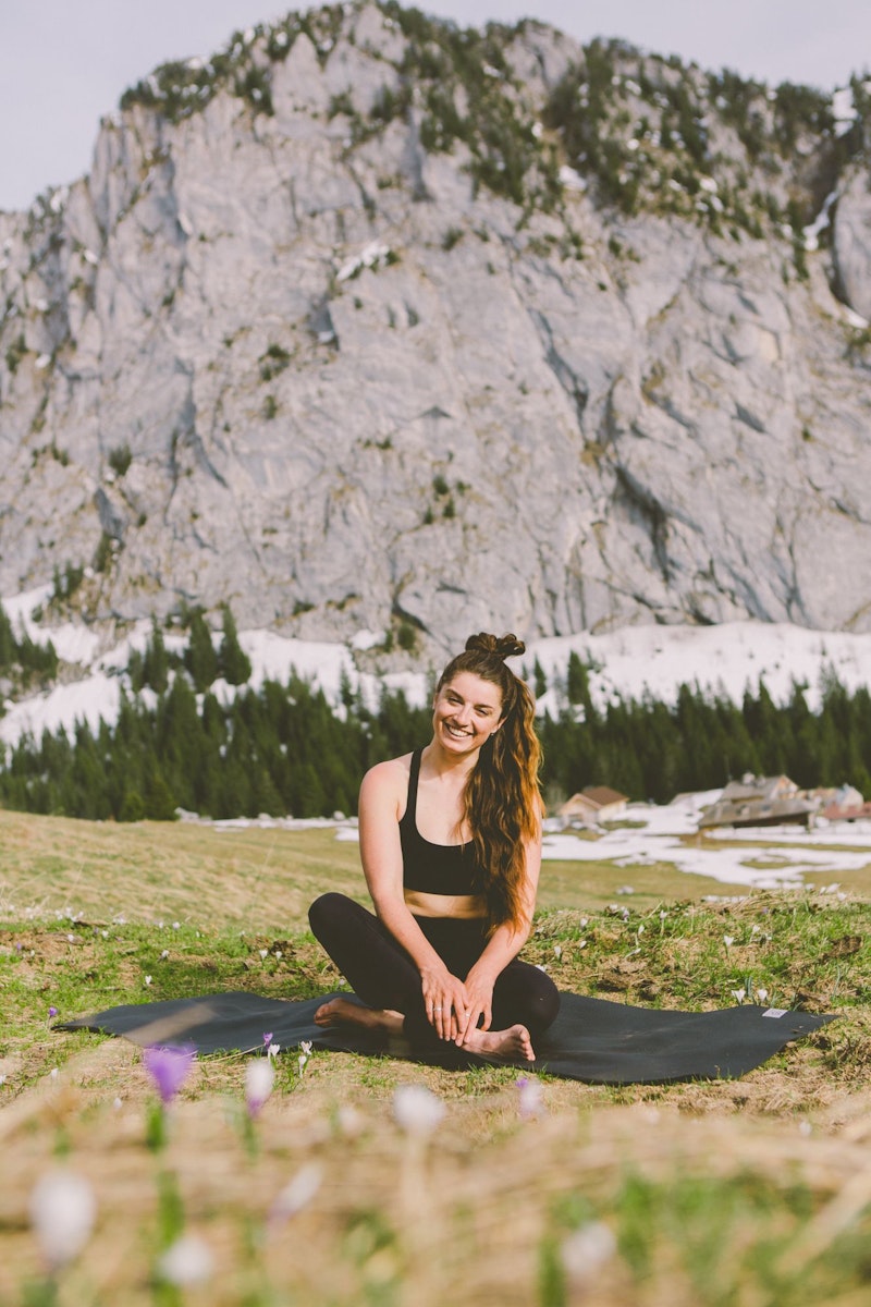 Yoga practice with Emily Ruth in Morzine | Emerald Stay Yoga practice with Emily Ruth in Morzine | Emerald Stay