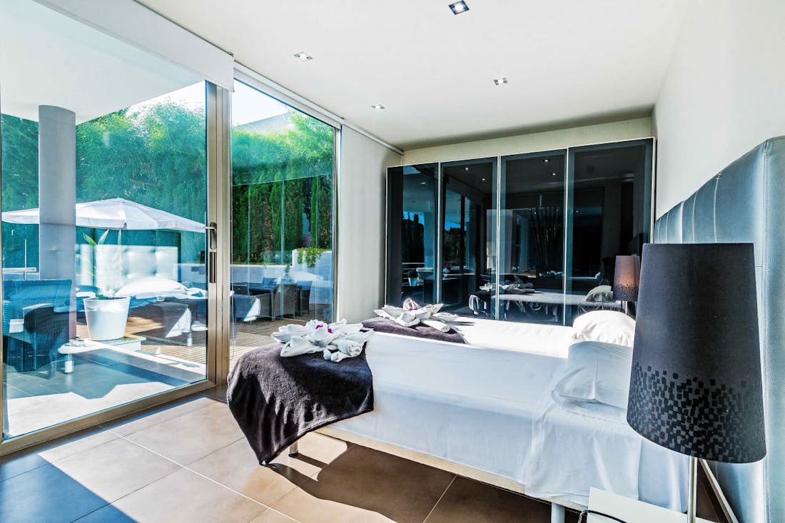 Luxury double ensuite bedroom sea view Private pool villa Rockstar Mallorca