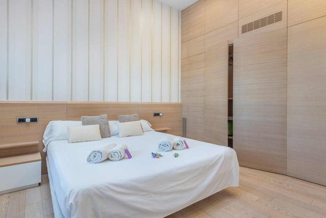Mallorca accommodation - Villa Petit - Luxury double ensuite bedroom with sea view at Mountain views villa Petit in Mallorca