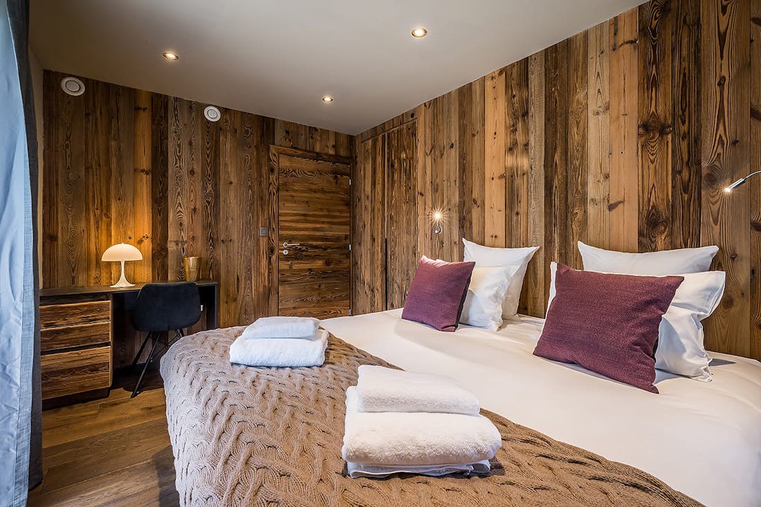Les Gets accommodation - Chalet Moulin I - Luxury double ensuite bedroom at ski in ski out chalet Moulin 1 in Les Gets
