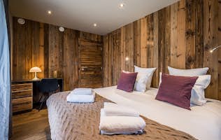 Les Gets accommodation - Chalet Moulin I - Luxury double ensuite bedroom ski in ski out chalet Moulin 1 Les Gets