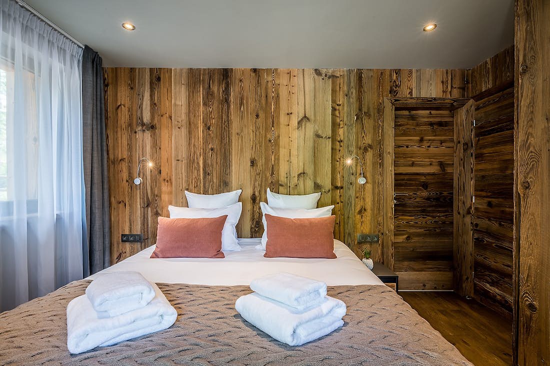 Les Gets accommodation - Chalet Moulin I - Luxury double ensuite bedroom at hot tub chalet Moulin 1 in Les Gets
