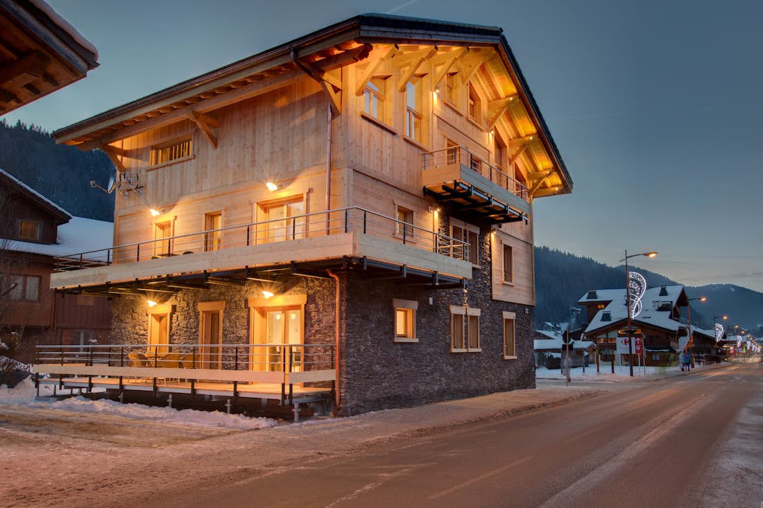 Outside view mountain chalet snow winter hotel services apartment Flocon in Morzine