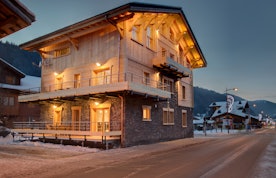 Outside view mountain chalet snow winter family apartment Flocon in Morzine