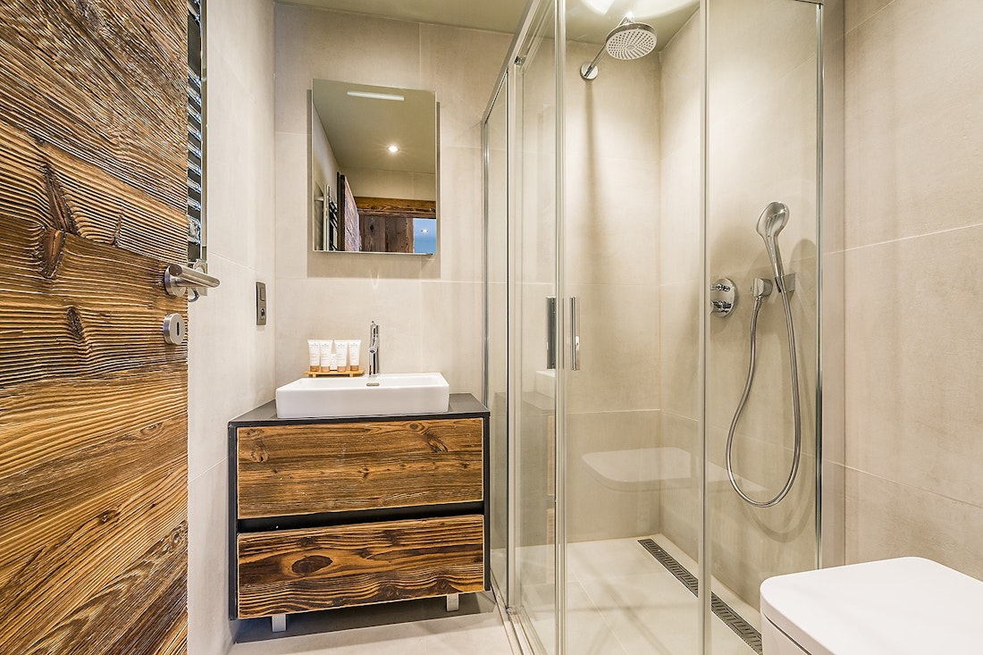 Modern bathroom walk-in shower hot tub chalet Moulin 3 Les Gets