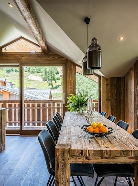 Living room large wooden dining table ski in ski out chalet Moulin 1 Les Gets