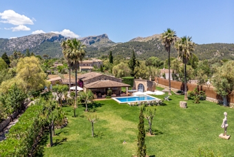 Mallorcan house with gardens and swimming pool in Pollensa - 1