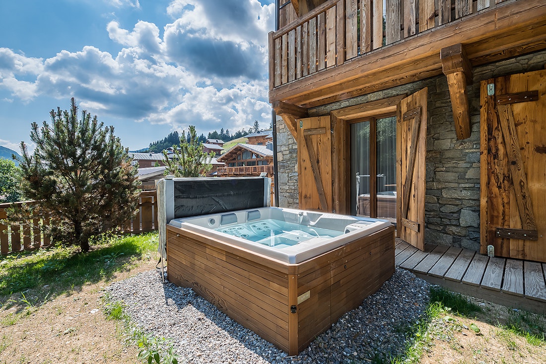 Outdoor hot tub of Moulin I luxury chalet in Les Gets