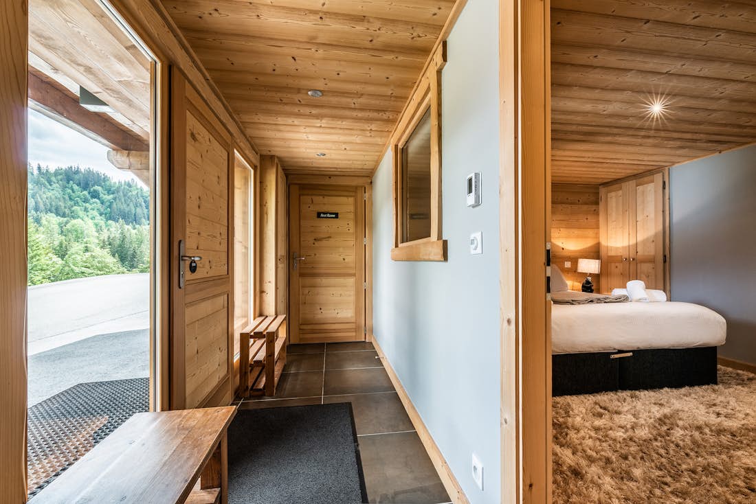 Morzine accommodation - Chalet Balata - Spacious double ensuite bedroom at family chalet Balata Morzine
