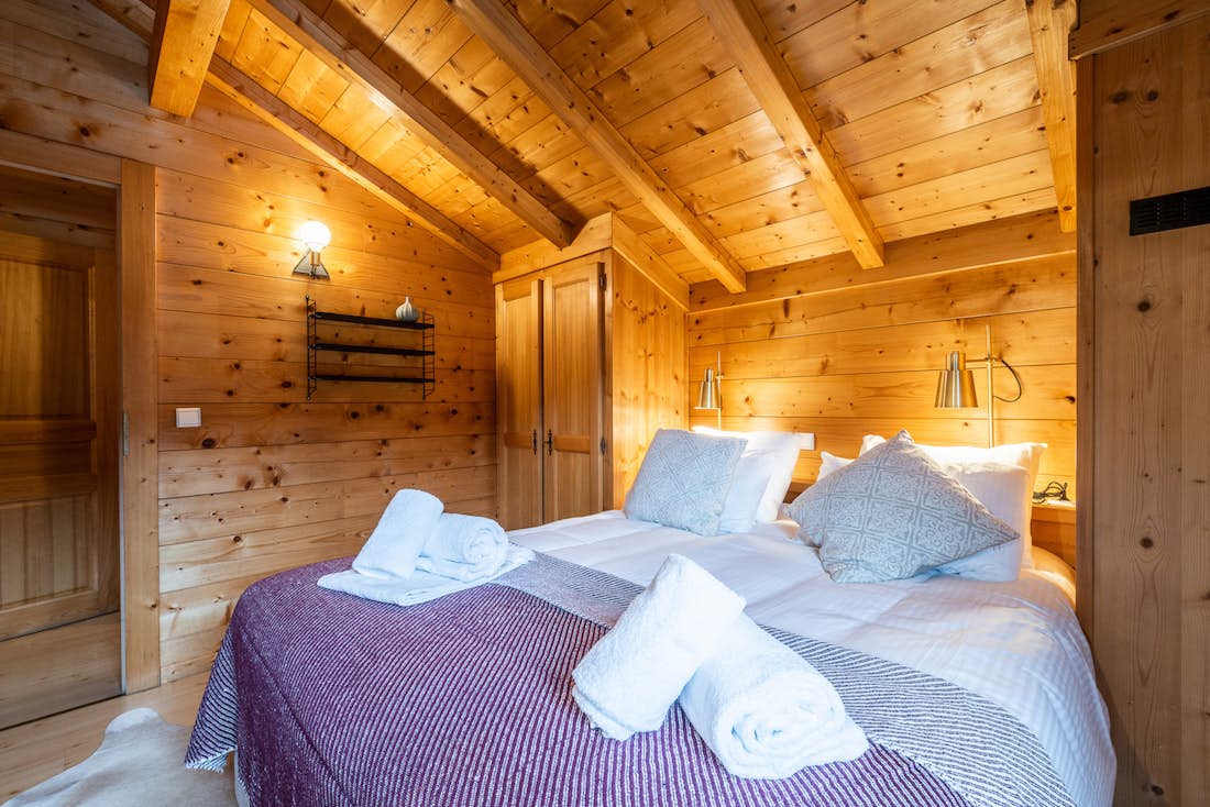 Luxury double ensuite bedroom alps chalet Doux-Abri Morzine