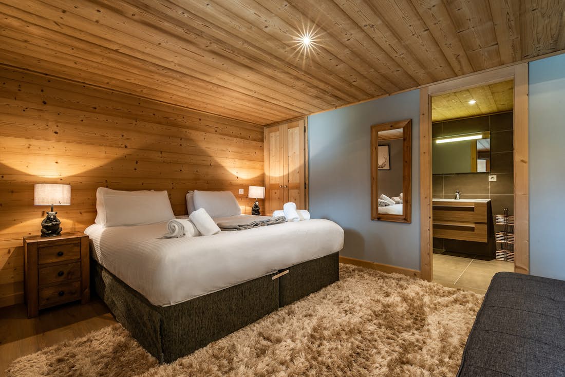 Morzine accommodation - Chalet Balata - Luxury double ensuite bedroom at family chalet Balata Morzine