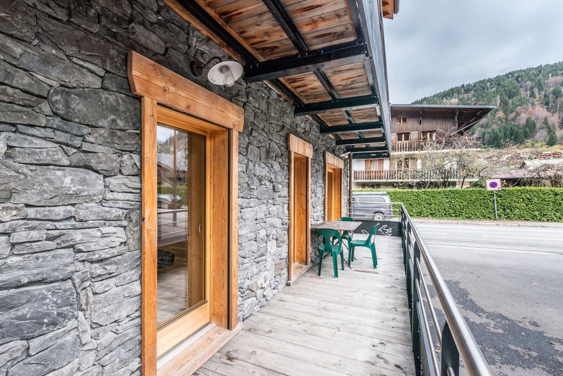 Wooden terrace mountain views Alps luxury ski apartment Ourson Morzine