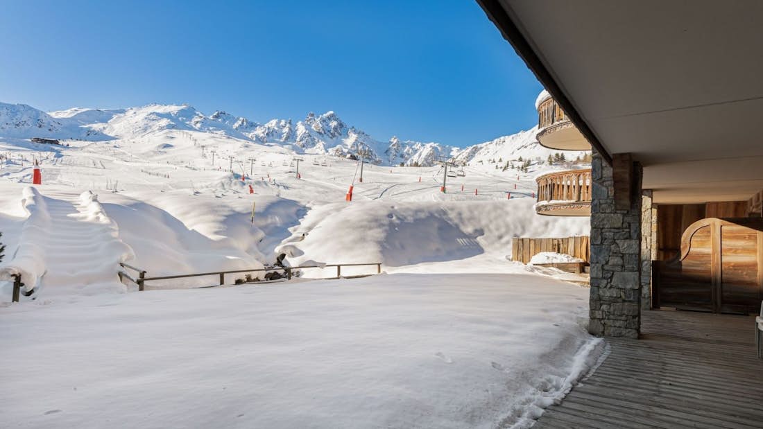Courchevel accommodation - Apartment Mirador 1850 A - Large terrace with mountain views in ski in ski out apartment Mirador 1850 A Courchevel 1850