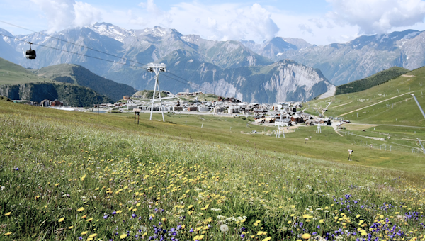 Summer holiday in Alpe d'Huez by Emerald Stay Summer holiday Alpe d'Huez Emerald Stay