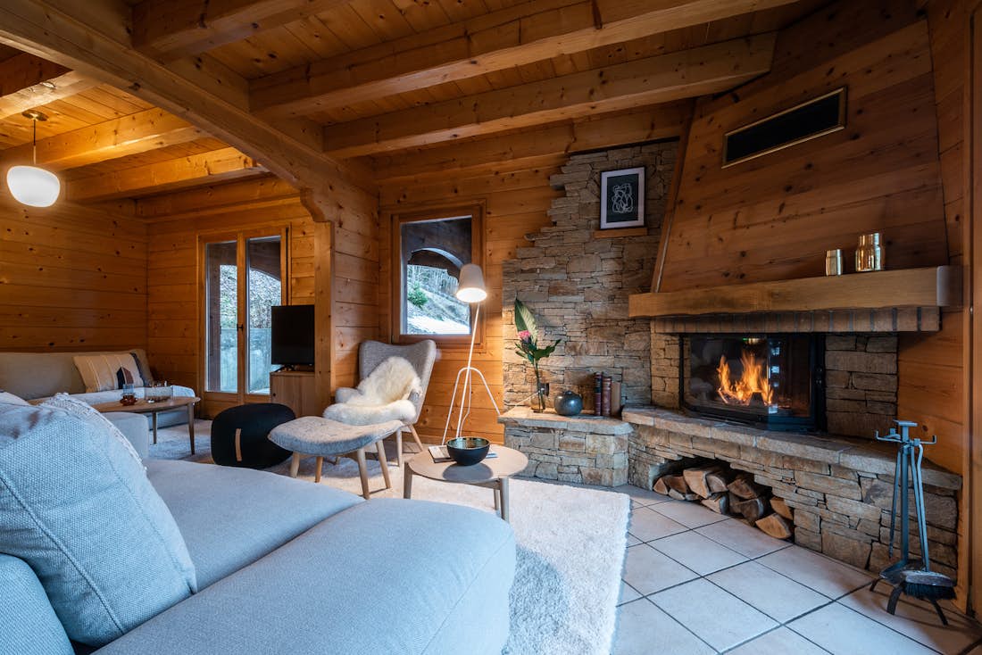 Spacious living room fireplace luxury family chalet Doux-Abri Morzine