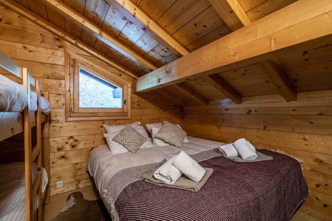 Morzine accommodation - Chalet Doux Abri - Luxury double ensuite bedroom with bunk beds at eco-friendly chalet Doux-Abri Morzine