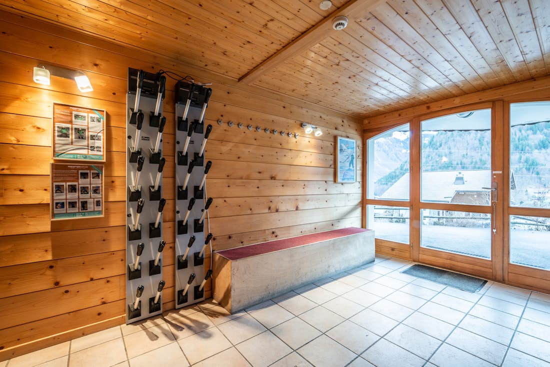 Morzine location - Chalet Doux Abri - Rangement privé pour matériel de ski dans chalet Doux-Abri à Morzine