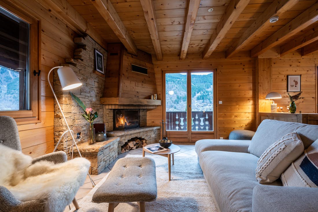Morzine accommodation - Chalet Doux Abri - Luxurious living room with fireplace in luxury family chalet Doux-Abri Morzine