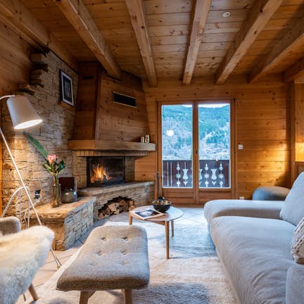 Luxurious living room fireplace luxury family chalet Doux-Abri Morzine