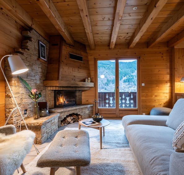Morzine accommodation - Chalet Doux Abri - Luxurious living room fireplace luxury family chalet Doux-Abri Morzine