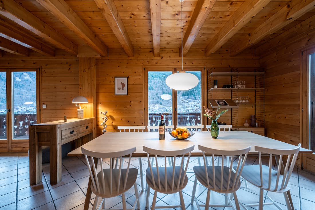 Morzine accommodation - Chalet Doux Abri - Open spacious dining room in luxury eco-friendly chalet Doux-Abri Morzine