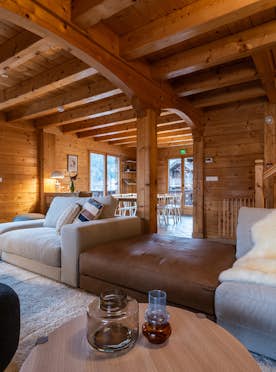 Morzine accommodation - Chalet Doux Abri - Contemporary wooden living room luxury family chalet Doux-Abri Morzine