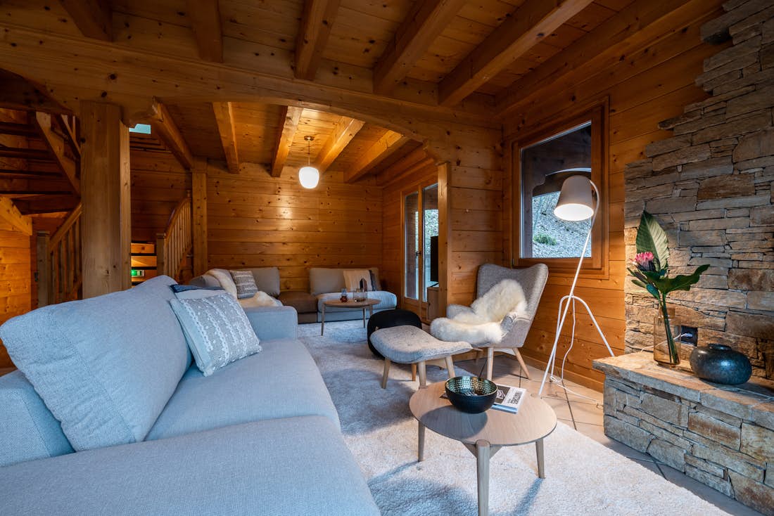 Morzine accommodation - Chalet Doux Abri - Design living room with comfy sofas in luxury family chalet Doux-Abri Morzine