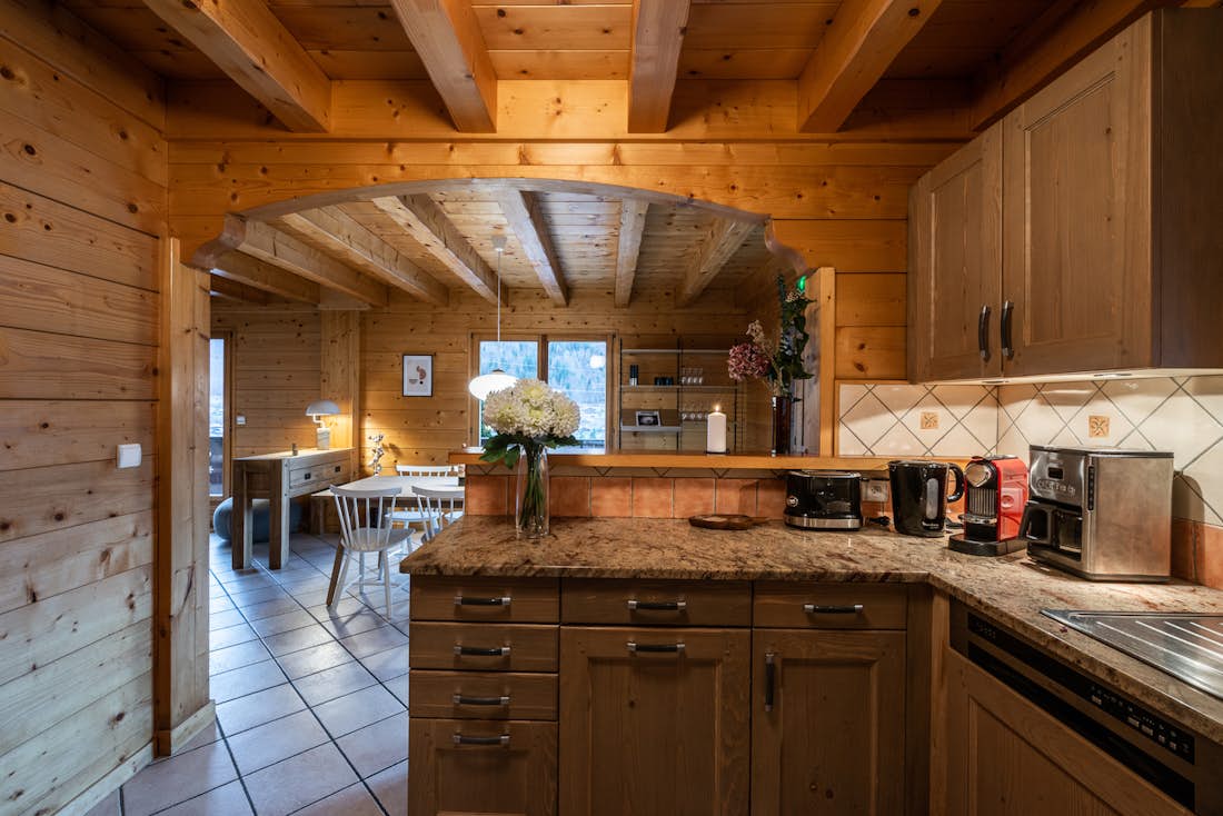 Morzine accommodation - Chalet Doux Abri - Design fully-equipped kitchen in luxury eco-friendly chalet Doux-Abri Morzine