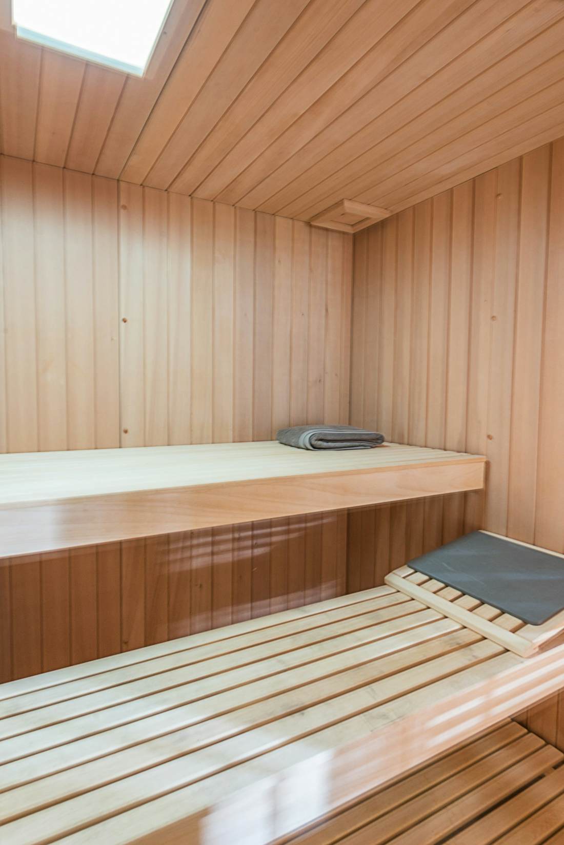 Grand sauna privé pierres chaudes chalet Omaroo II Morzine
