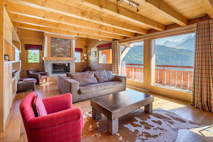 Light-filled living room with alpine decor and views Zahel chalet Saint-Gervais