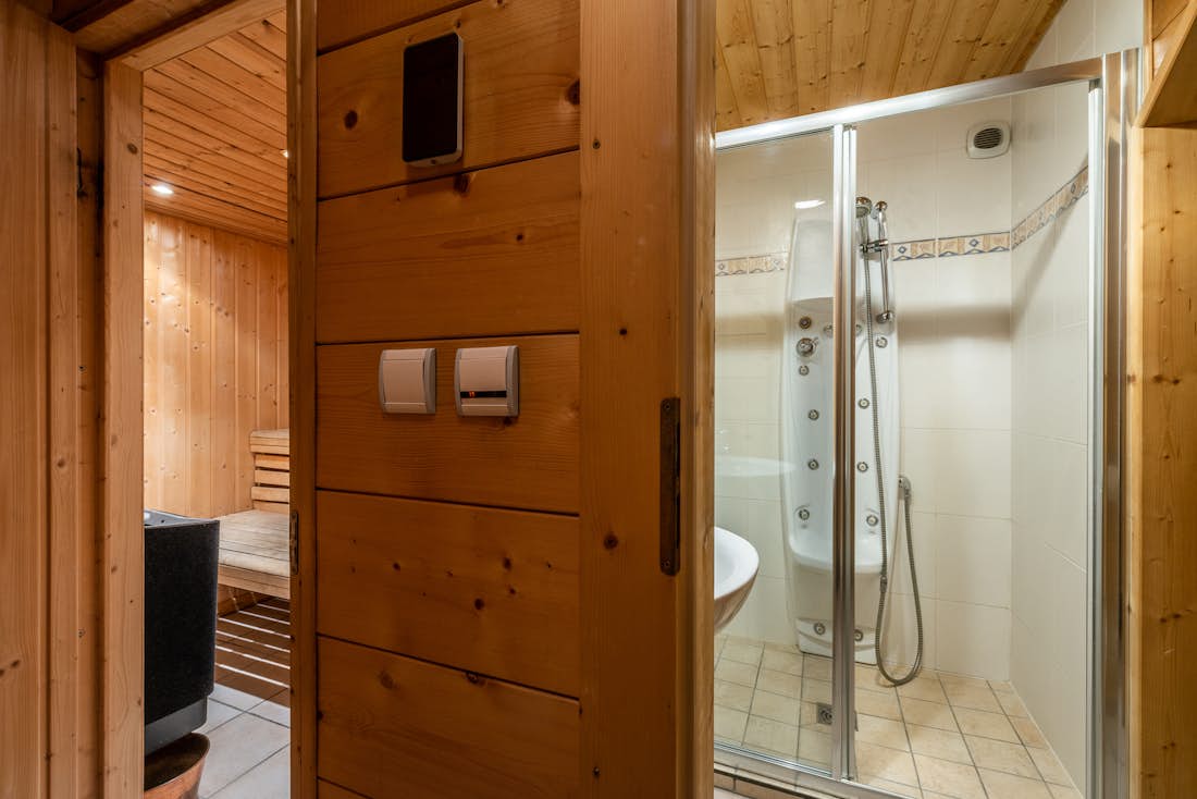 Private sauna hot stones massage showers ski in ski out chalet Doux-Abri Morzine