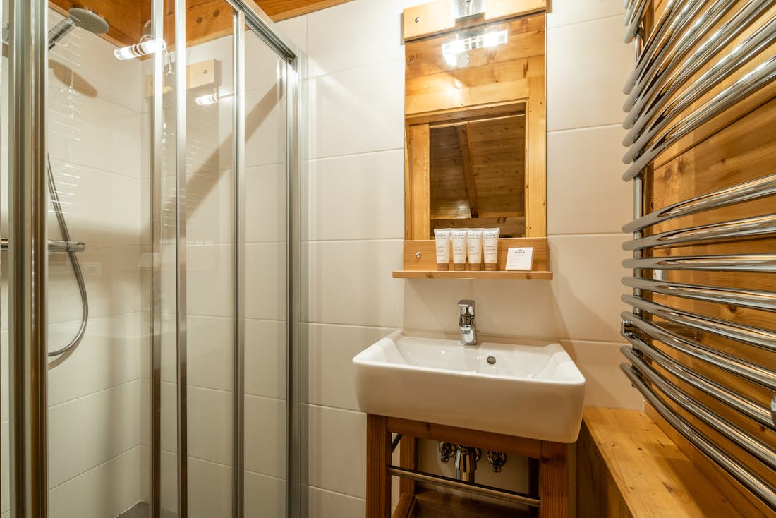 Morzine accommodation - Chalet Doux Abri - Design bathroom with walk-in shower at eco-friendly chalet Doux-Abri Morzine