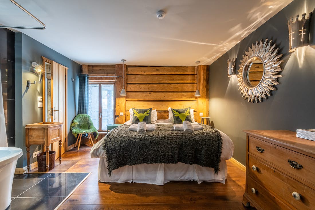 Morzine accommodation - La Ferme de Margot - Luxury double ensuite bedroom at alps chalet La Ferme de Margot Morzine