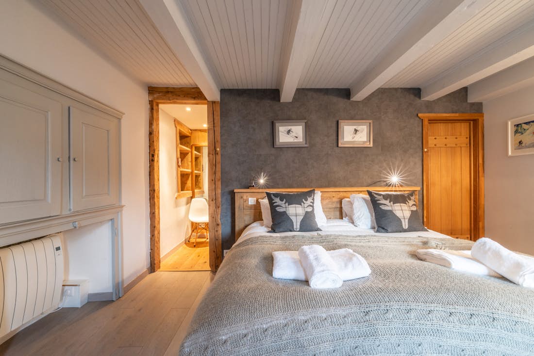 Morzine accommodation - La Ferme de Margot - Luxury double ensuite bedroom at family chalet La Ferme de Margot Morzine