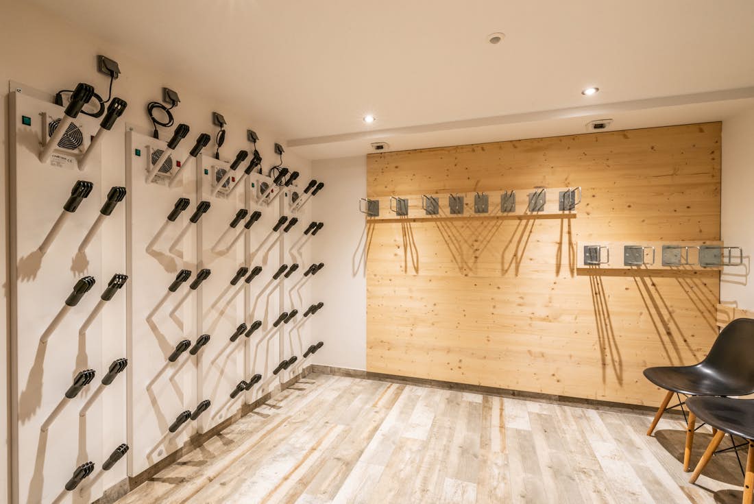 Private ski locker luxury family apartment Etoile Morzine