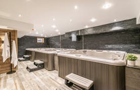 Morzine accommodation - Apartment Etoile - Indoor hot tub private towels family apartment Etoile Morzine