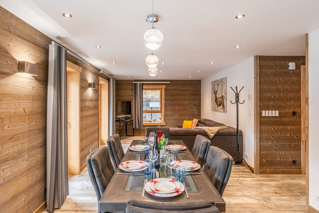 Morzine location - Appartement Ourson - Une salle à manger design dans l'appartement de luxe familial Ourson à Morzine