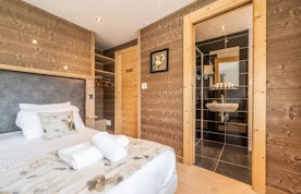 Luxury double ensuite bedroom private bathroom family apartment Flocon Morzine