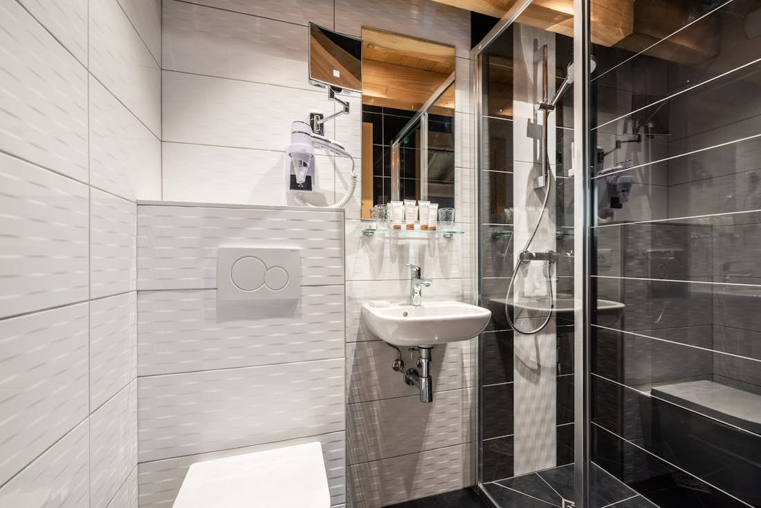 Modern bathroom walk-in shower alps apartment Etoile Morzine