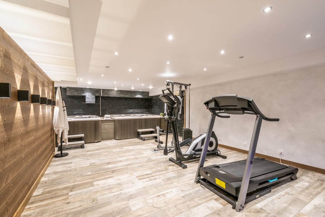Morzine accommodation - Apartment Flocon - Communal gym with machines at the hotel services apartment Flocon in Morzine